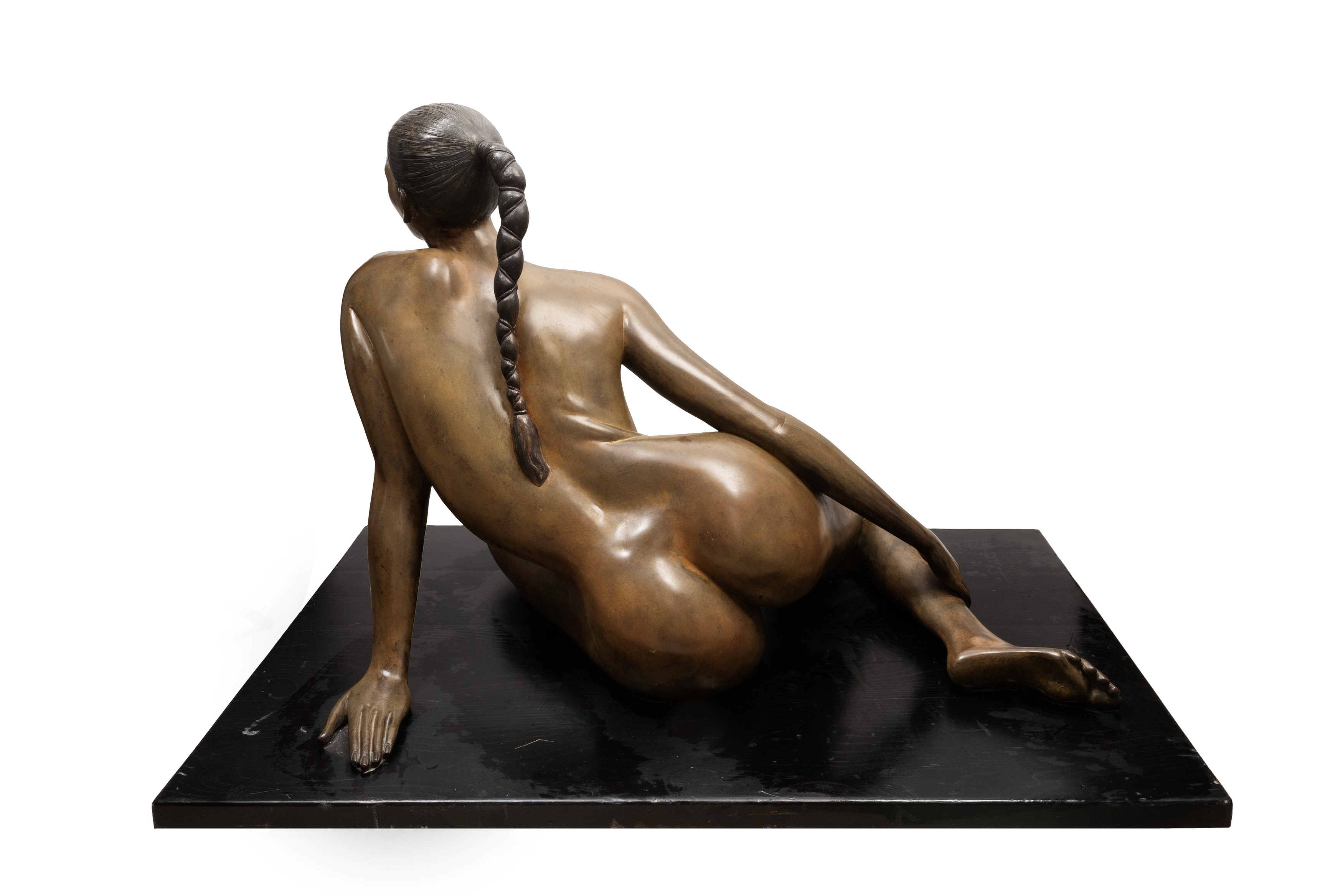 Valerio De Marchi - Grande scultura in bronzo patinato raffigurante una donna sdraiata