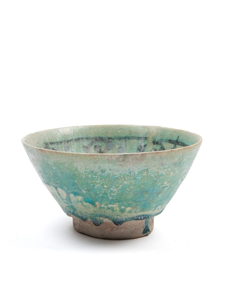 Ciotola selgiuchida in ceramica smaltata turchese, Persia, XII/XIII secolo