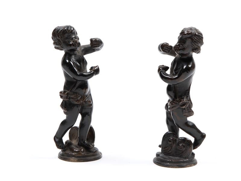 Putti in bronzo a patina scura, XVII secolo