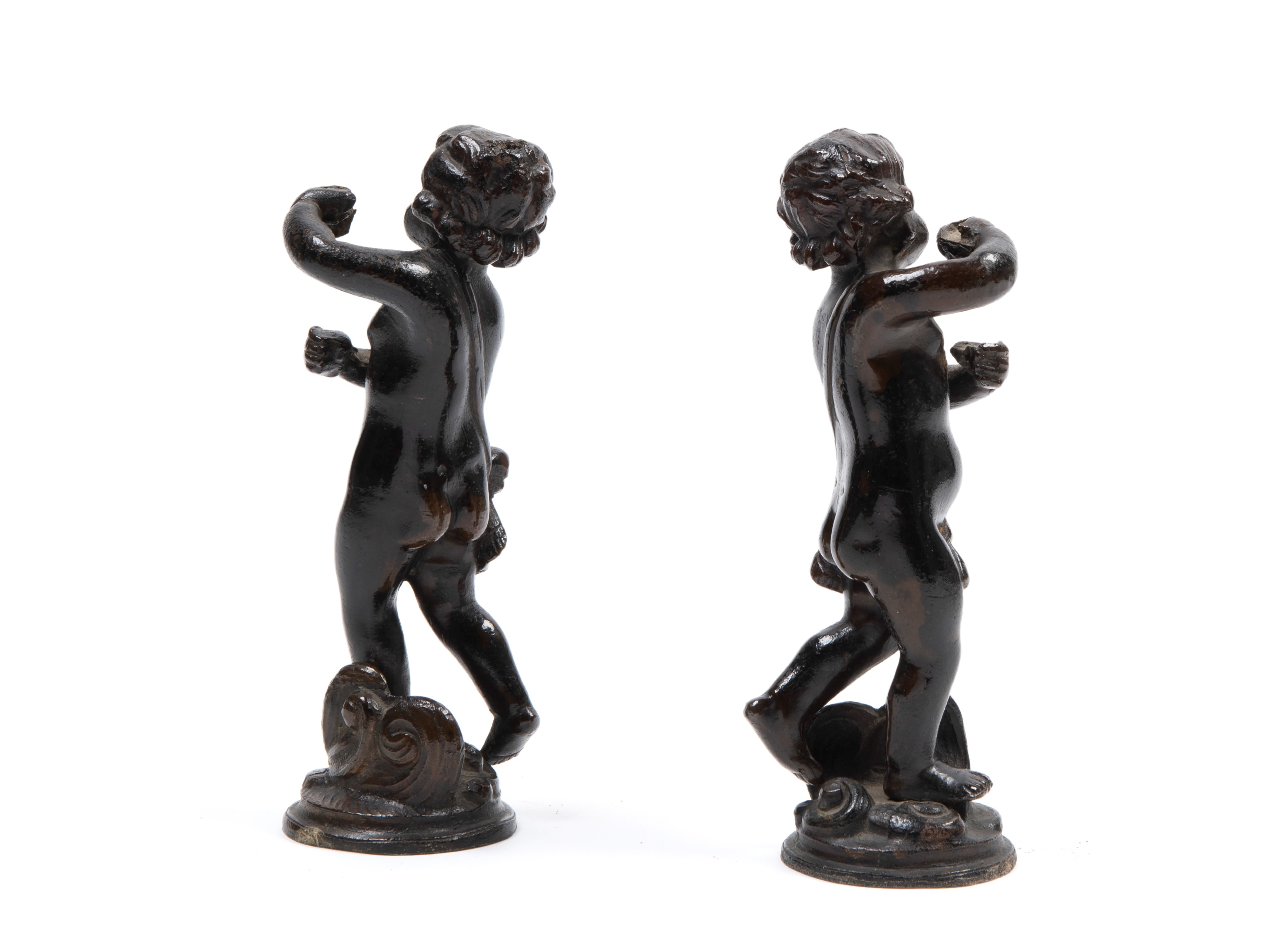 Putti in bronzo a patina scura, XVII secolo