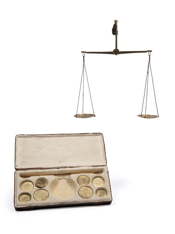 BRONZE COIN SCALE IN LEATHER CASE