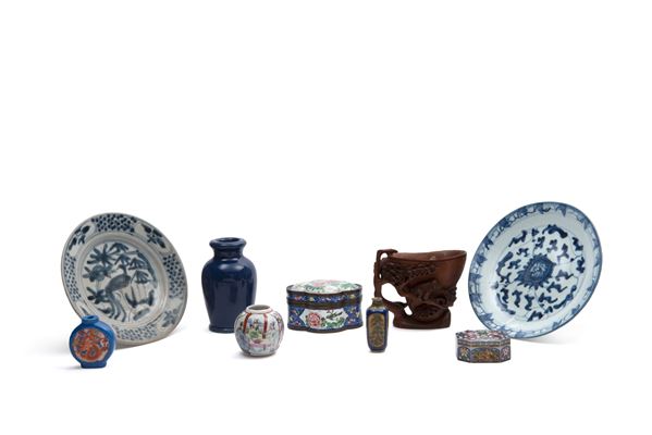 LOT COMPOSED OF NINE ORIENTAL OBJECTS IN VARIOUS MATERIALS