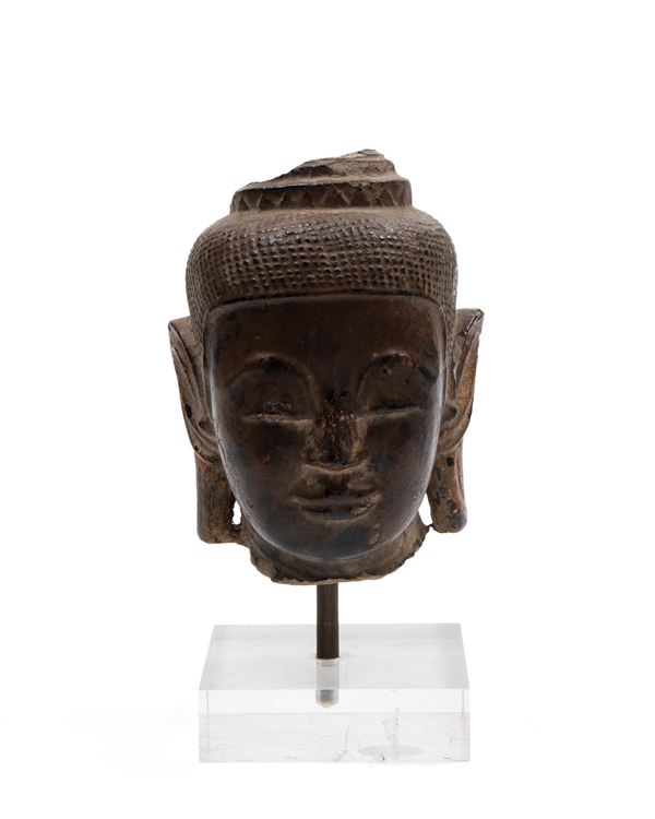 ANCIENT THAI STONE SCULPTURE DEPICTING A HEAD OF BUDDHA