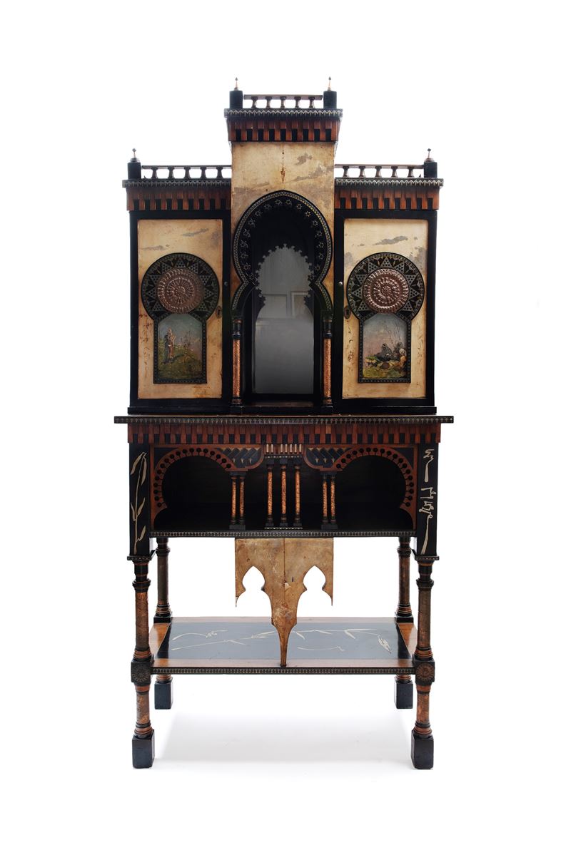 IMPORTANTE MOBILE MOSQUÉE IN LEGNO INTARSIATO E PERGAMENA DIPINTA