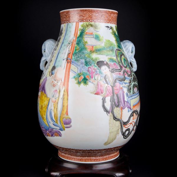 A FAMILLE ROSE HU-SHAPED VASE