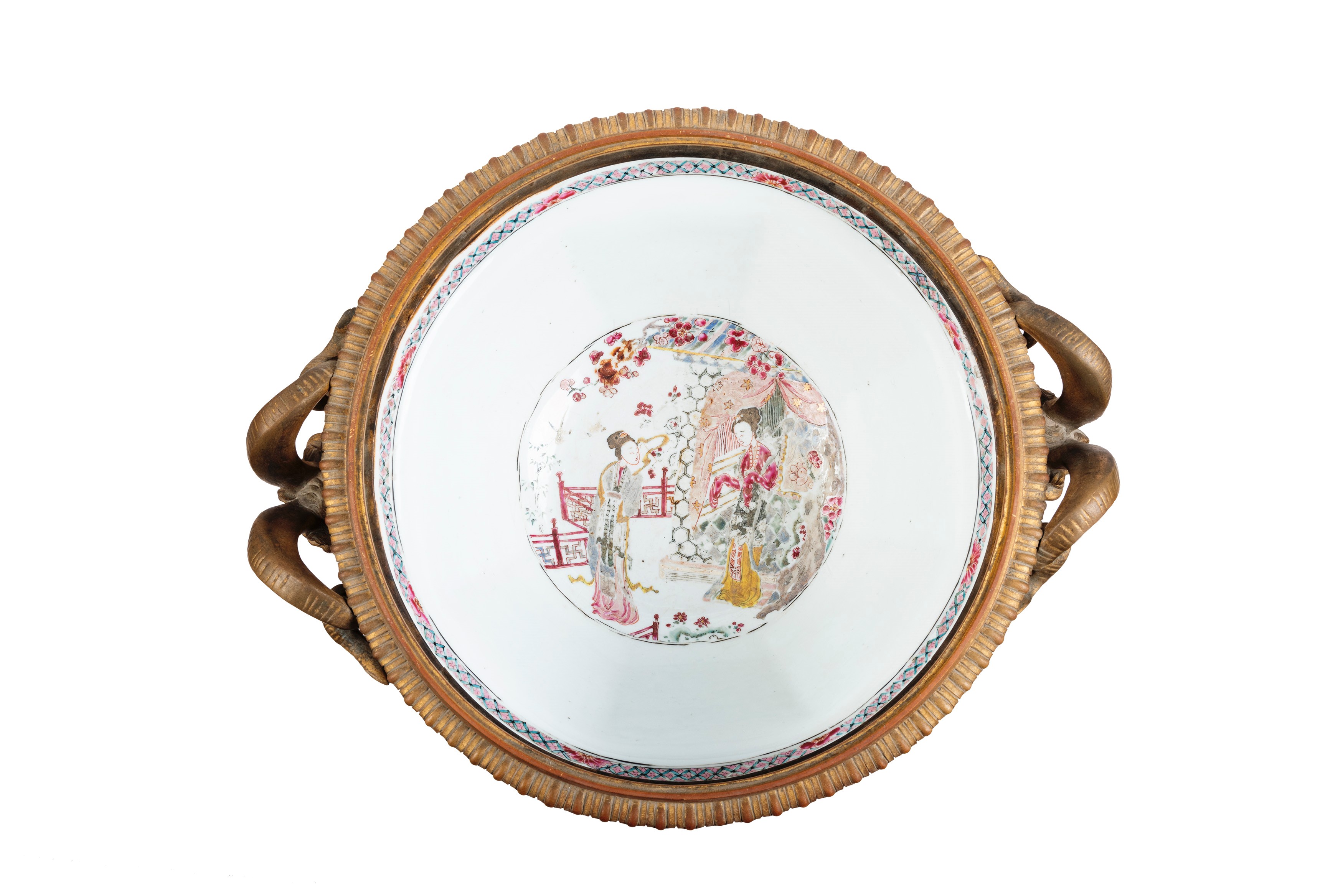 RARA COPPA IN PORCELLANA FAMIGLIA ROSA MONTATA IN BRONZO