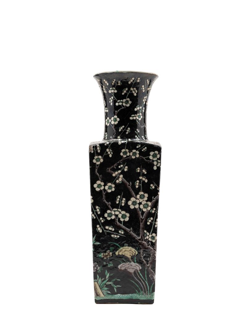 VASO IN PORCELLANA FAMIGLIA NERA