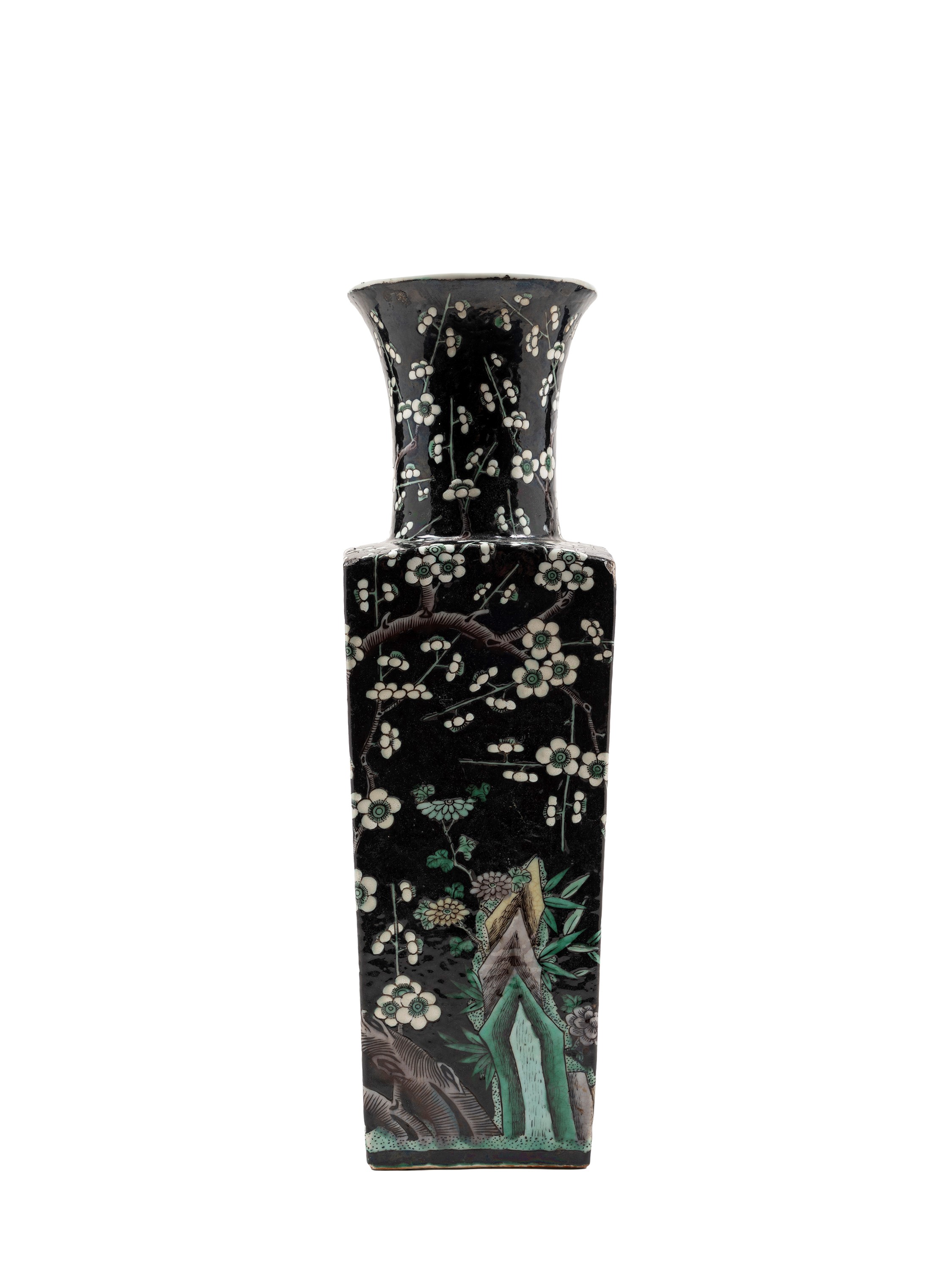 VASO IN PORCELLANA FAMIGLIA NERA