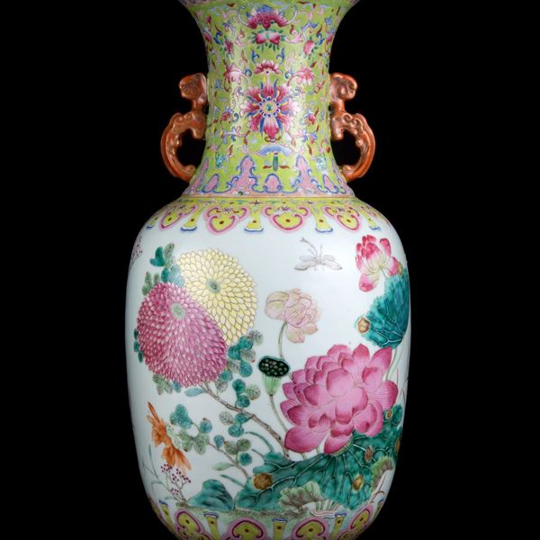 A FAMILLE ROSE TWO-HANDLED 'BIRDS AND FLOWERS' VASE SHEN DE TANG ZHI MARKED