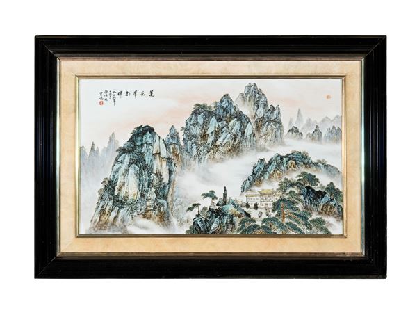 PLACCA IN PORCELLANA FIRMATA DA XU HUANWEN  (Cina, datato 1975)  - Asta Fine Asian Art - Marco Polo Auctions - Asian Art Auctions Milano