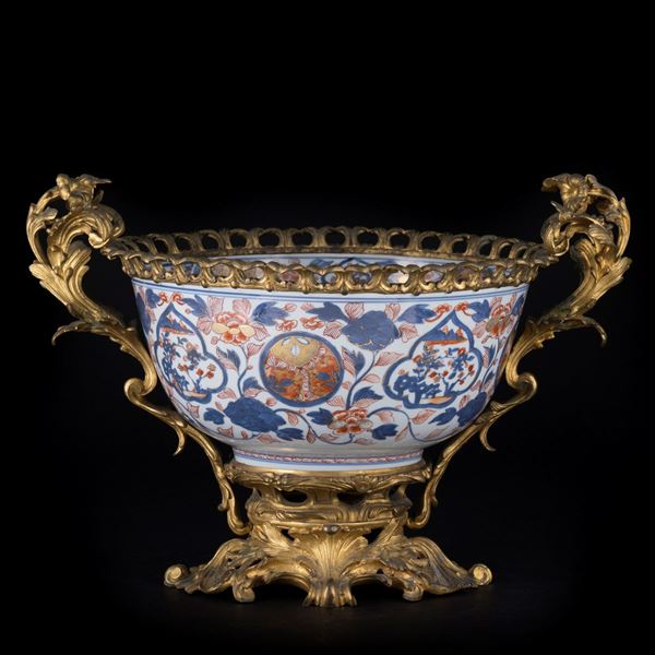 A LARGE IMARI BOWL ORMOLU MOUNTED