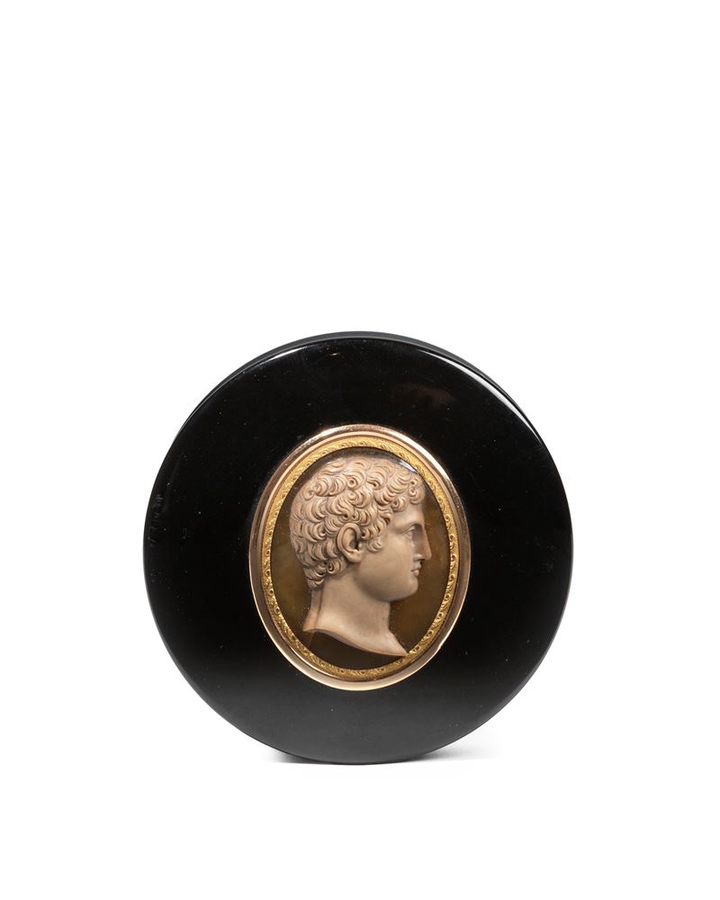 TABACCHIERA CON PROFILO IN AGATA