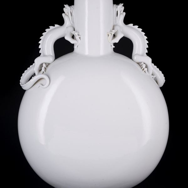 A LARGE BLANC-DE-CHINE 'MOONFLASK'