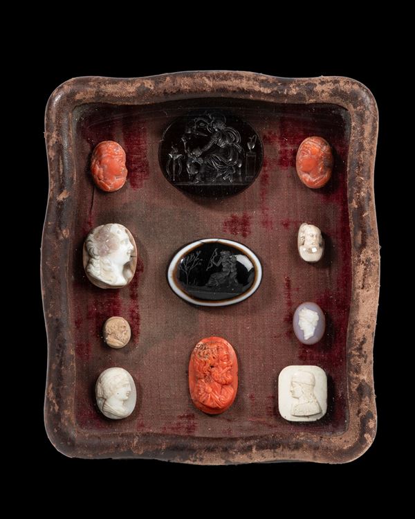 LOTTO DI CAMMEI E INTAGLI D'EPOCA DIVERSA