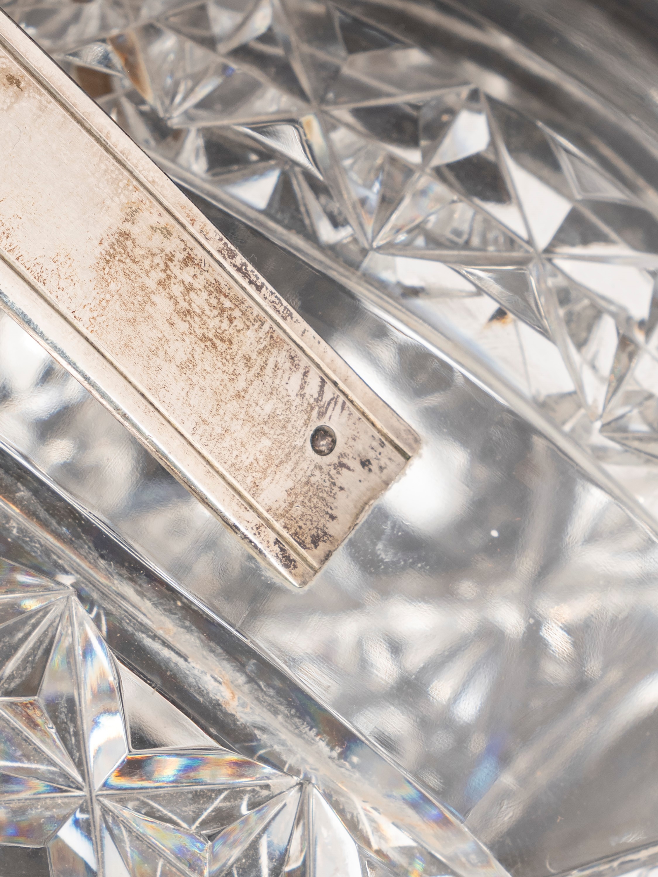 COPPIA DI BROCCHE IN CRISTALLO E ARGENTO