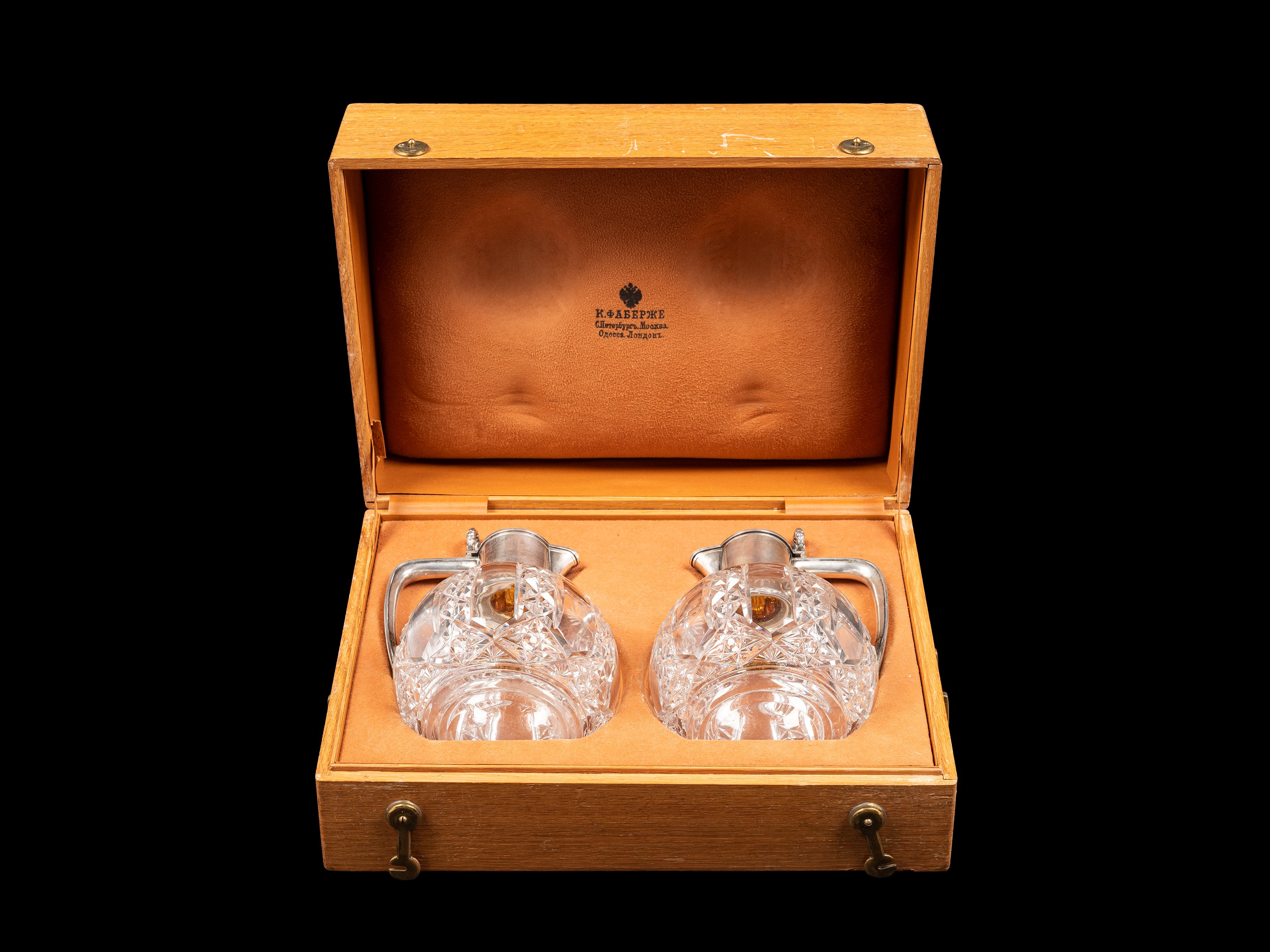 COPPIA DI BROCCHE IN CRISTALLO E ARGENTO