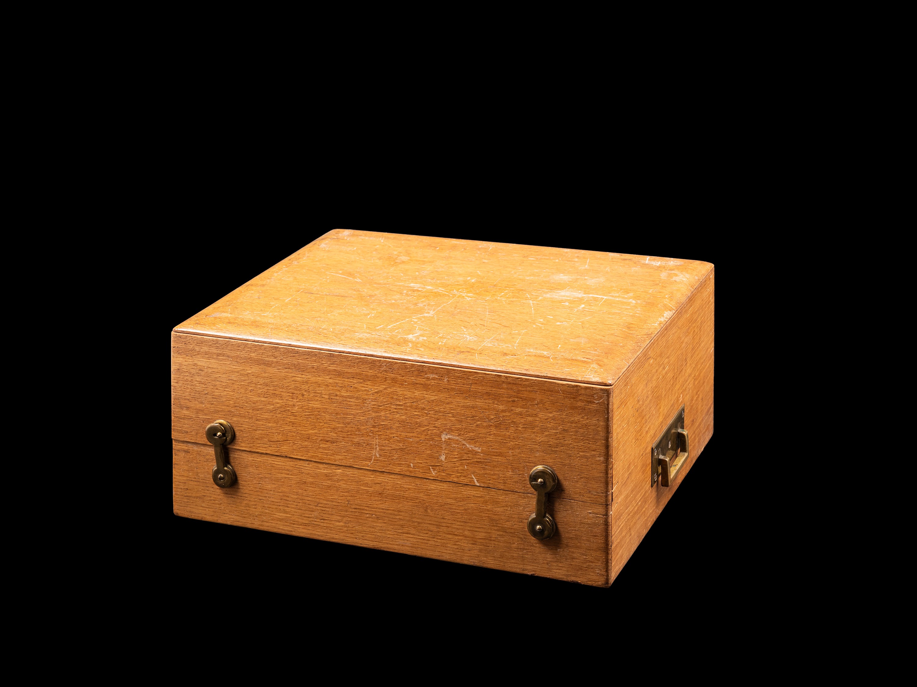 COPPIA DI BROCCHE IN CRISTALLO E ARGENTO