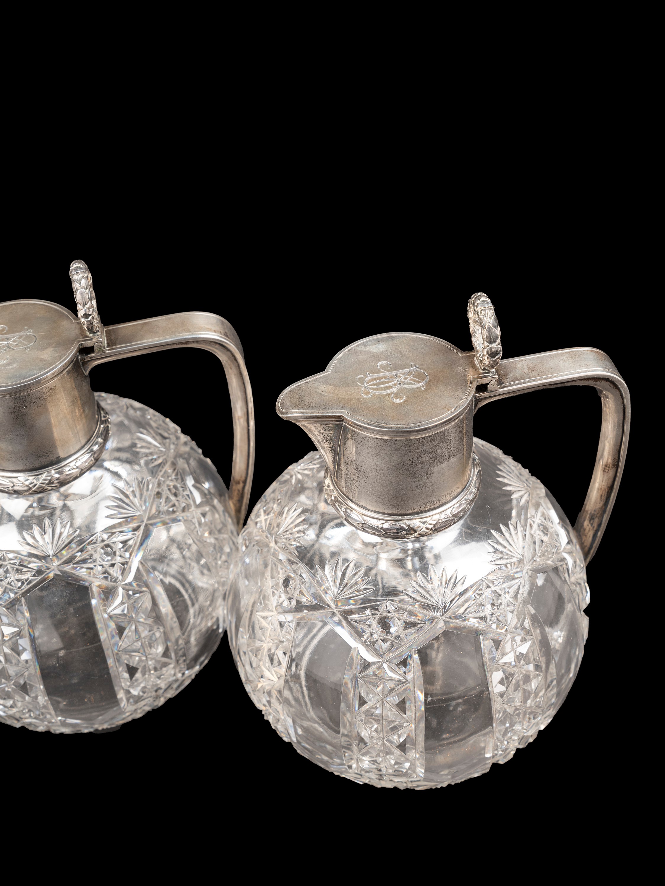 COPPIA DI BROCCHE IN CRISTALLO E ARGENTO