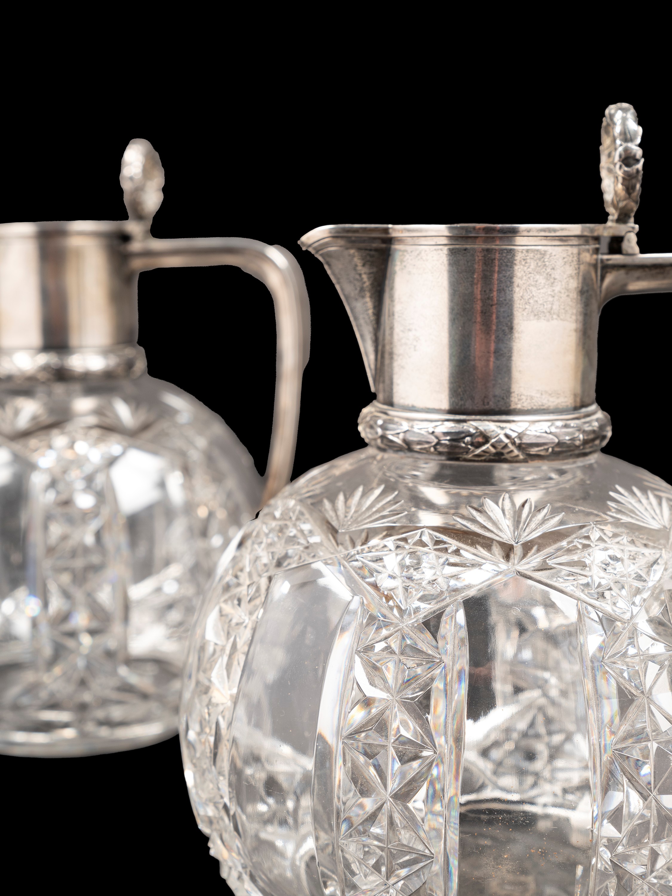 COPPIA DI BROCCHE IN CRISTALLO E ARGENTO