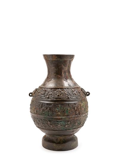 Cina, Vaso in bronzo di forma Hu, dinastia Ming o precedente