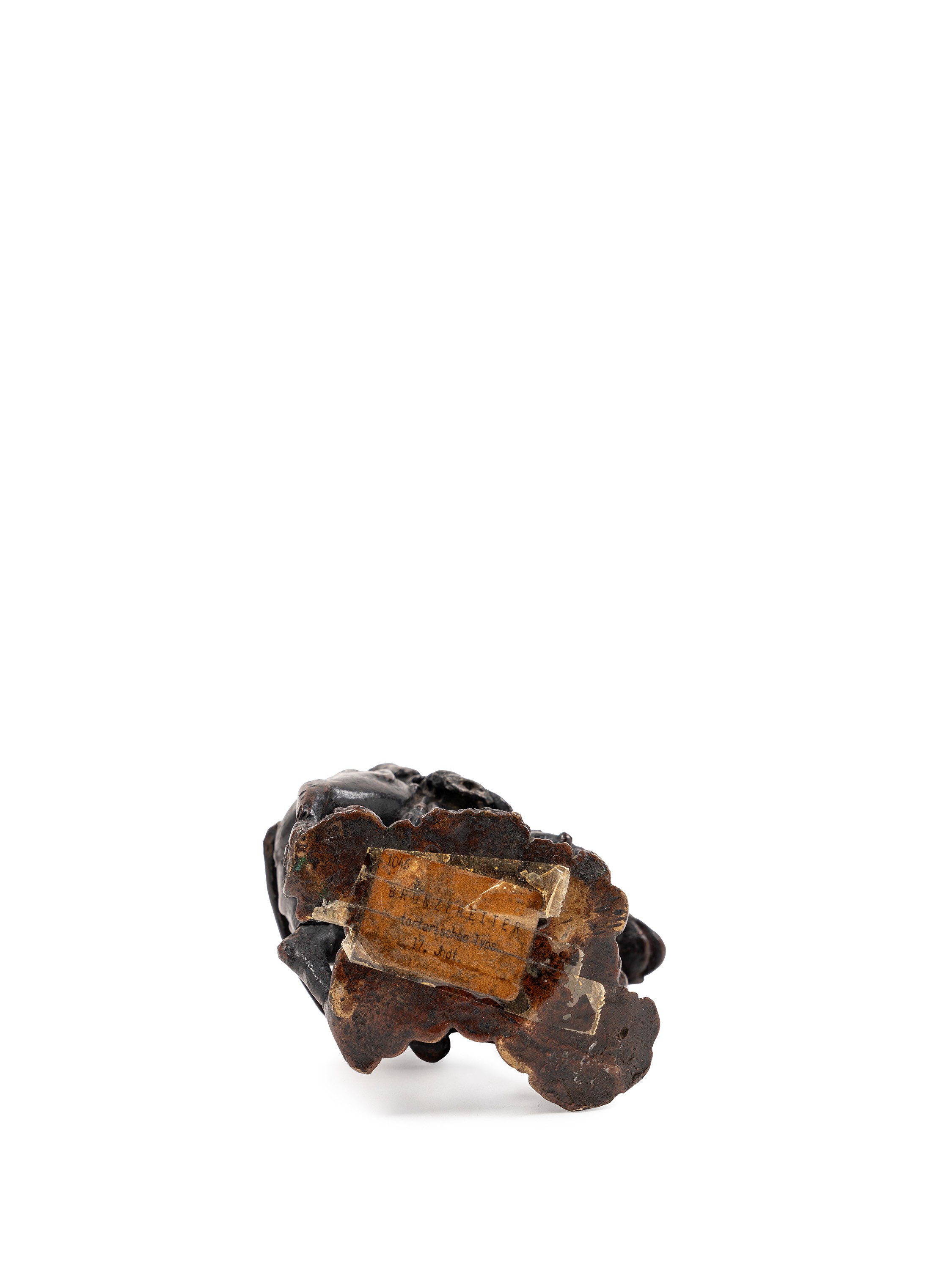 Arte cinese (dinastia Ming, XVII secolo), Scultura in bronzo a patina scura raffigurante guerrier...