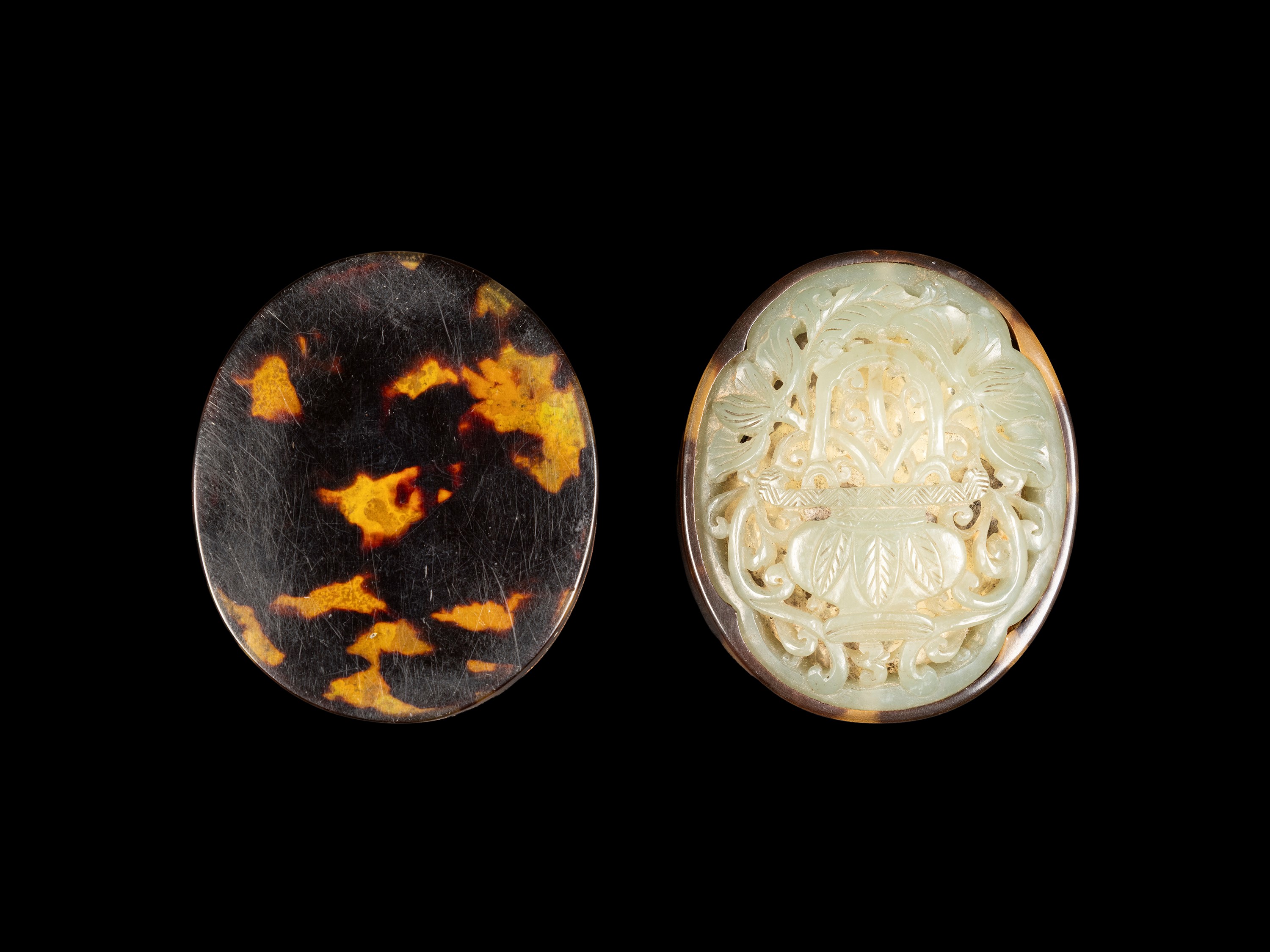 ☼SCATOLA IN TARTARUGA CON INTAGLIO IN GIADA