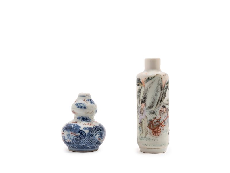 DUE SNUFF BOTTLES IN PORCELLANA