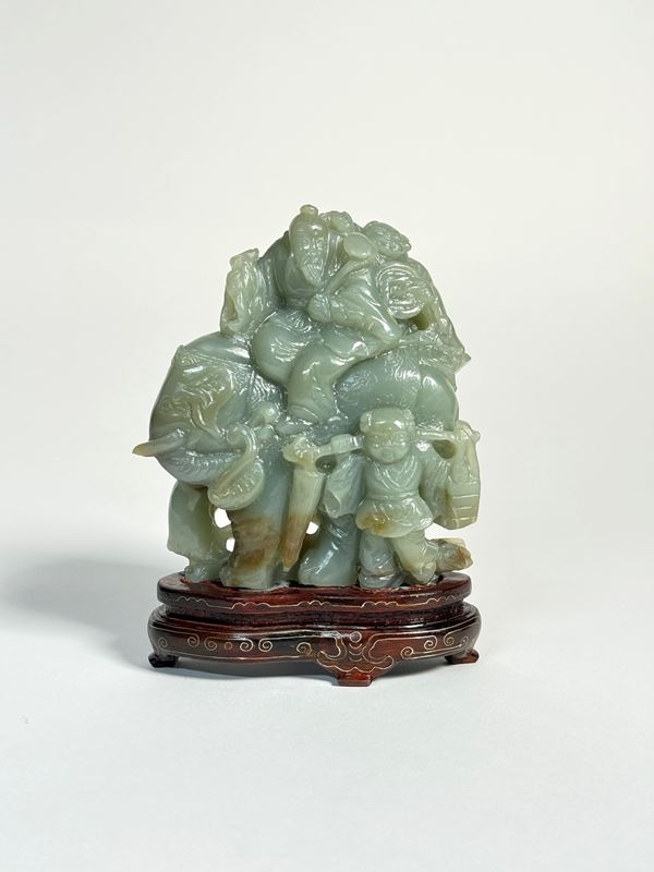 A SERPENTINE JADE SCULPTURE