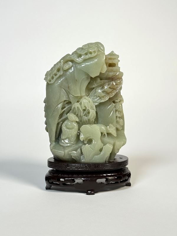 A SERPENTINE JADE SCULPTURE