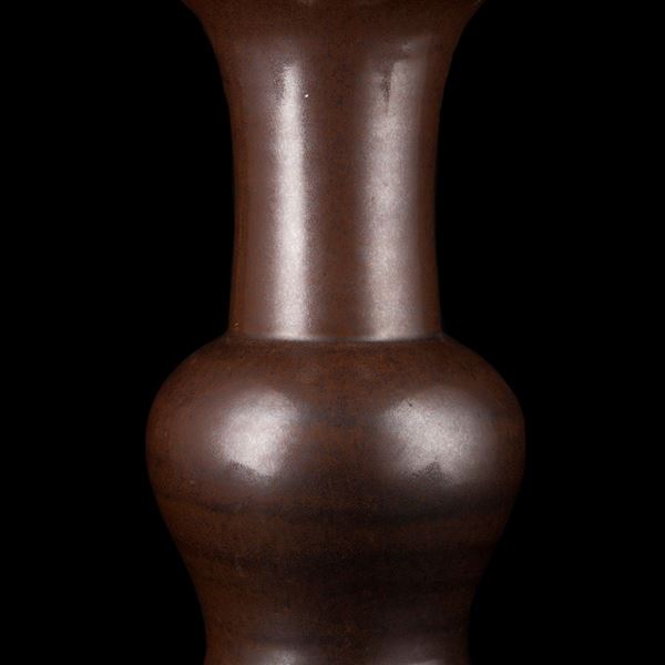 A RARE YEN YEN MONOCHROME VASE