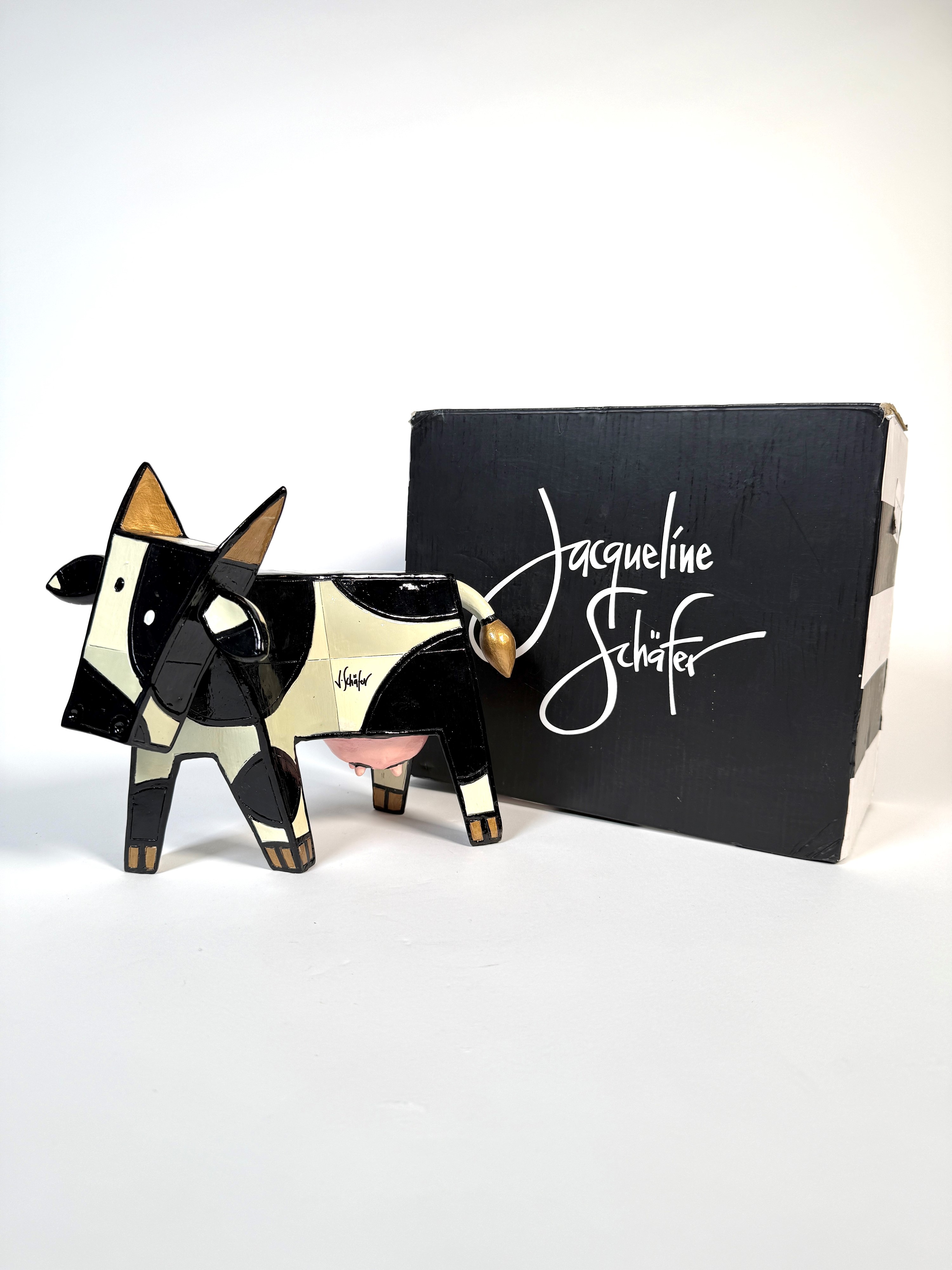 Jacqueline Schäfer - Happy Cow, scultura in resina