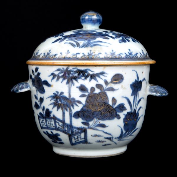BLUE AND WHITE PORCELAIN BOWL AND COVER