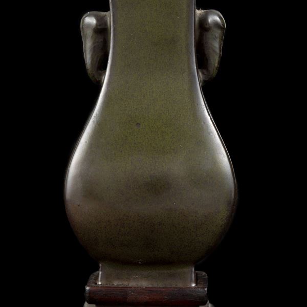 A SMALL 'TEA-DUST' GLAZED HU-SHAPED VASE