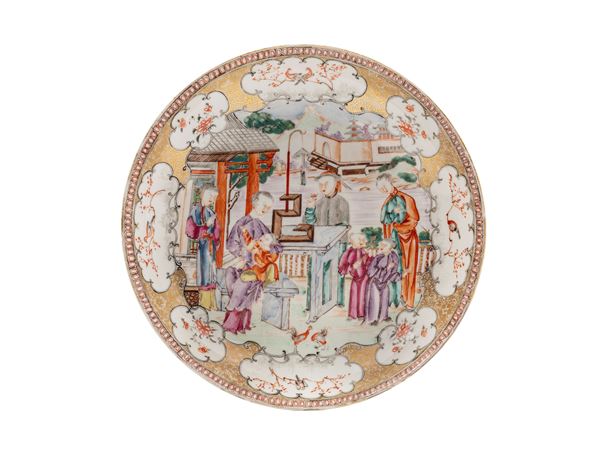 A 'MANDARIN' EXPORT PORCELAIN PLATE