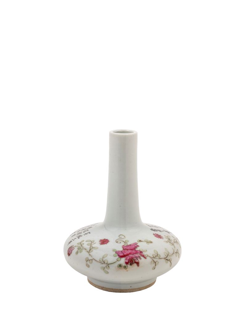 PICCOLO VASO IN PORCELLANA FAMIGLIA ROSA