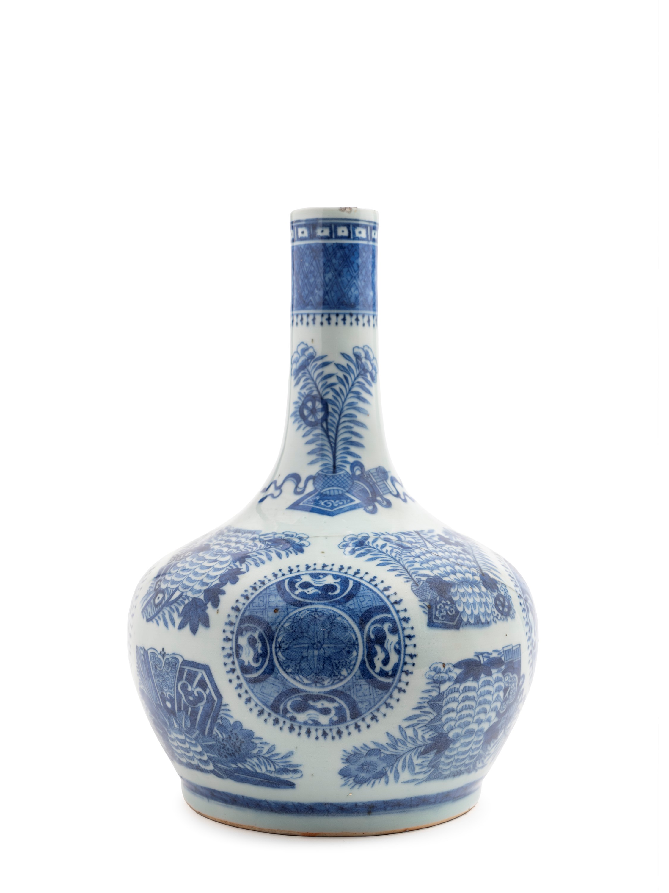 Cina, dinastia Qing (inizio XIX secolo), Vaso “Fitzhugh” in porcellana bianca e blu