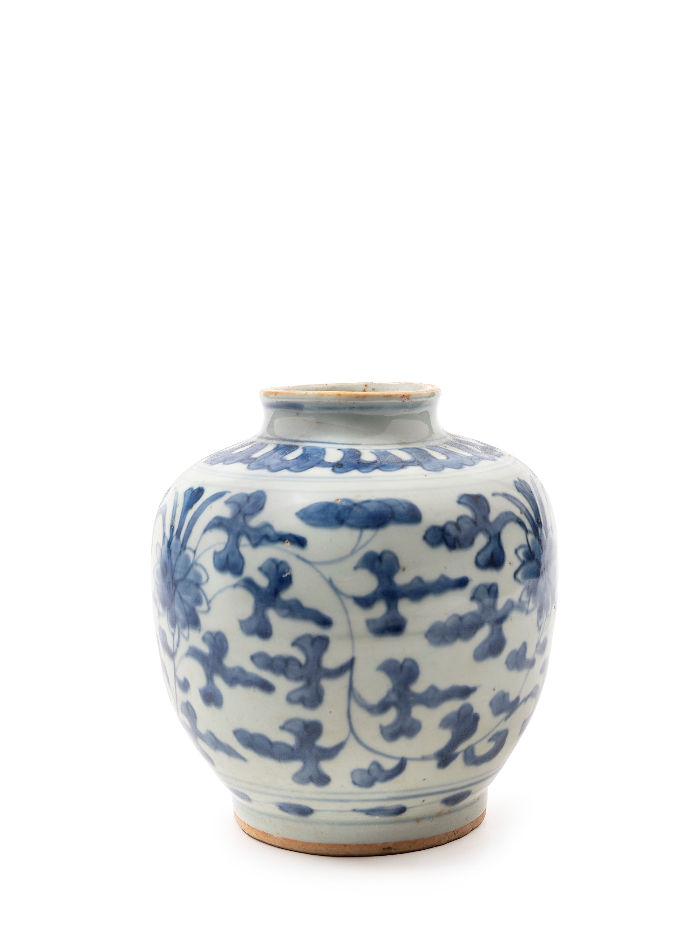 Cina, dinastia Ming (1368-1644), Giara in porcellana bianca e blu decorata a motivi floreali