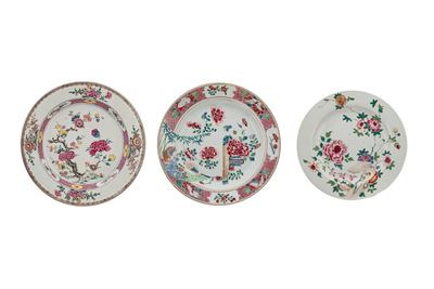Porcellana cinese (dinastia Qing, XVIII secolo), Tre piatti della Famiglia Rosa