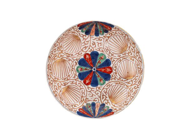 A RARE VERTE-IMARI PORCELAIN DISH