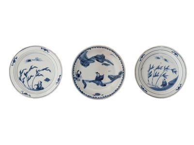 Piatto kosomettsuke, Coppia? Tre piatti, Cina, porcellana bianca e blu, XVII secolo