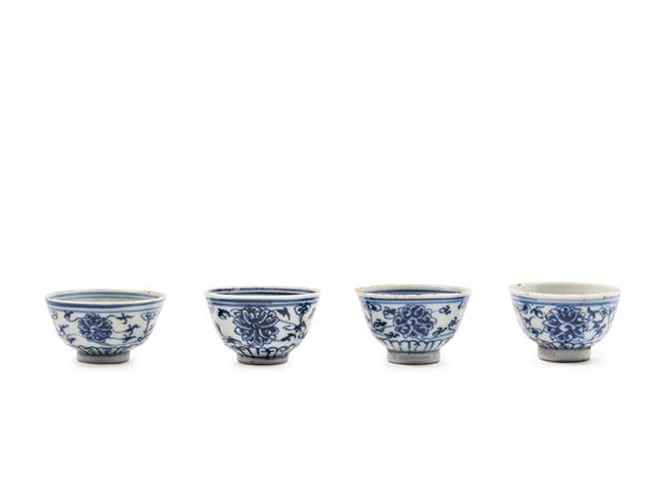 FOUR BLUE AND WHITE PORCELAIN CUPS
