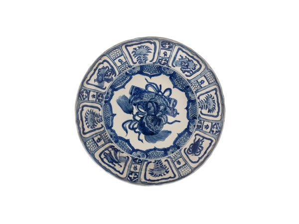A BLUE AND WHITE 'KRAAK' PORCELAIN PLATE