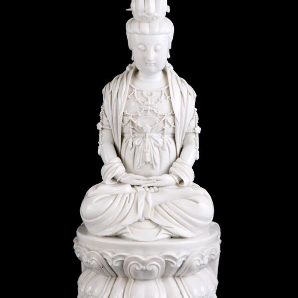 A DEHUA FIGURE OF GUANYIN