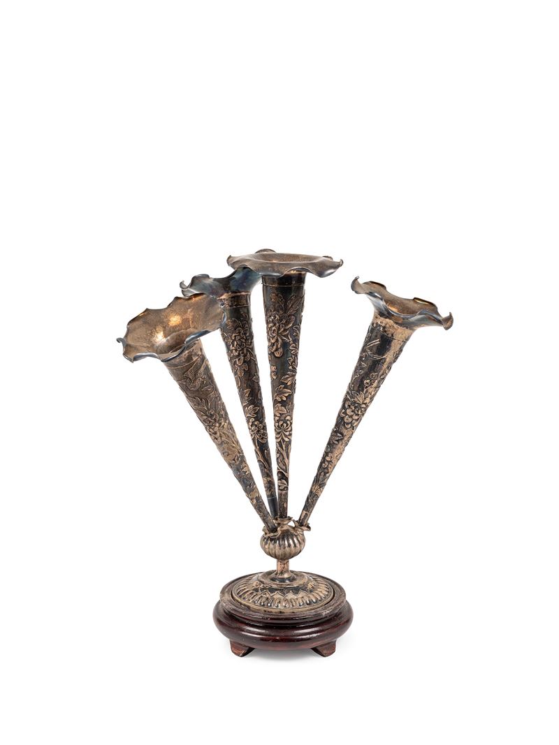 Tulipaniera in argento, Cina, fine XIX/inizio XX secolo