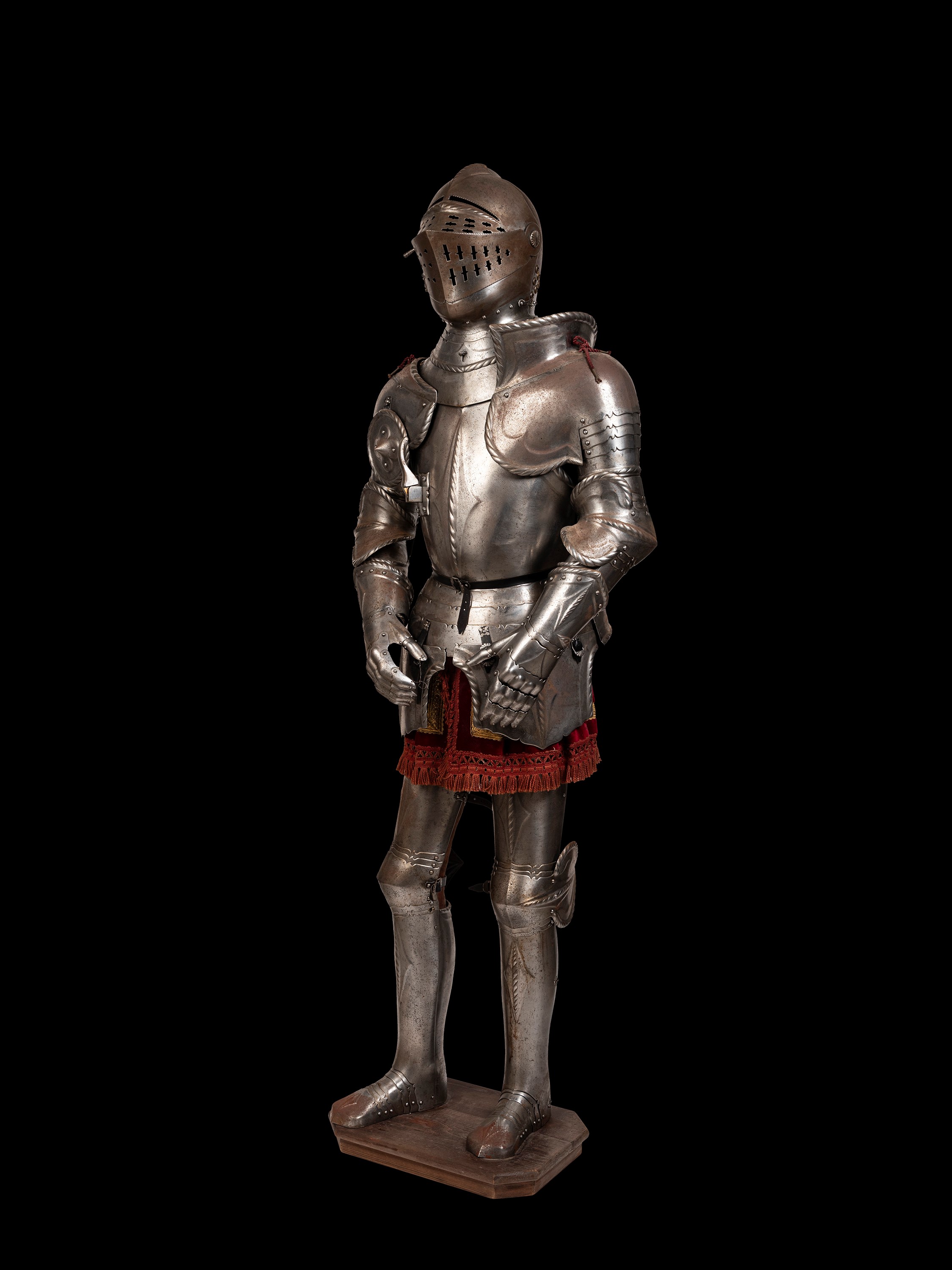 Spagna, XX secolo, Armatra a piastre completa in stile medievale (armatura cap-à-pie)