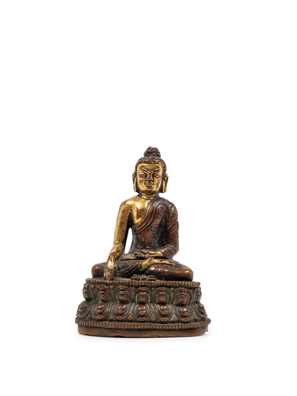 A SMALL GILT BRONZE FIGURE OF SHAKYAMUNI BUDDHA