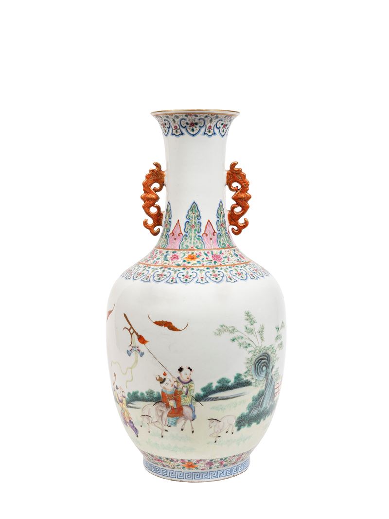 VASO IN PORCELLANA FAMIGLIA ROSA