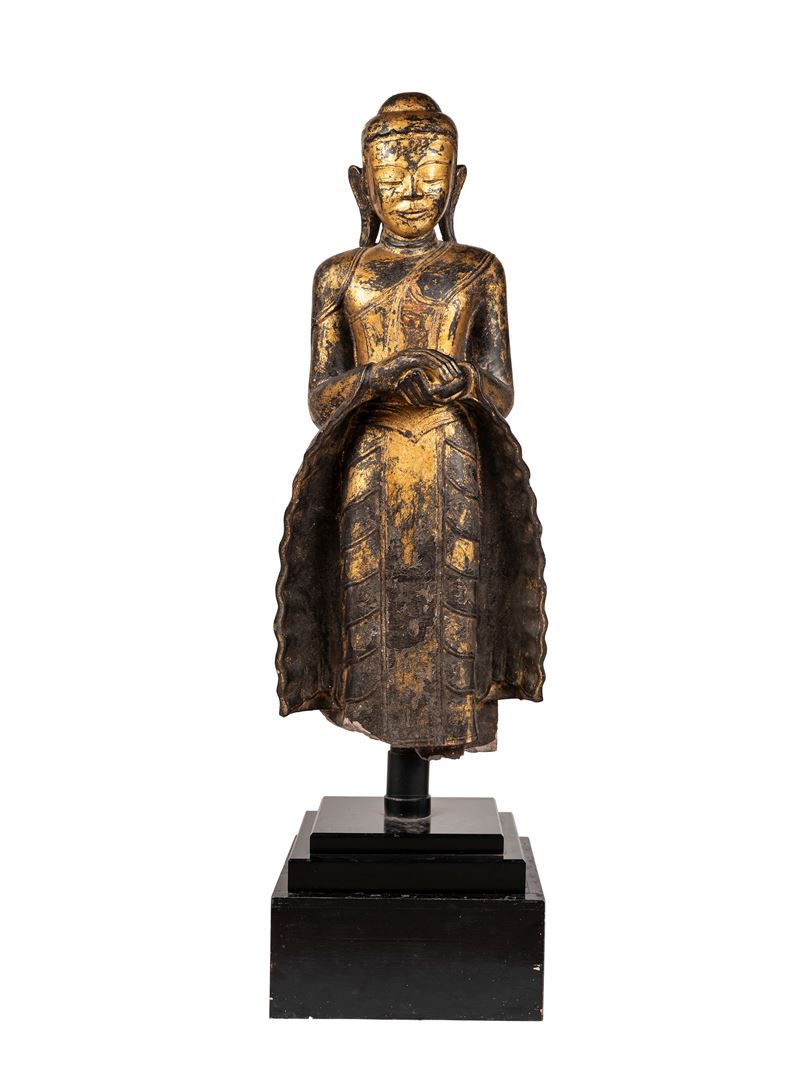 Thailandia, XIX secolo, Grande scultura in pietra laccata e dorata raffigurante Buddha