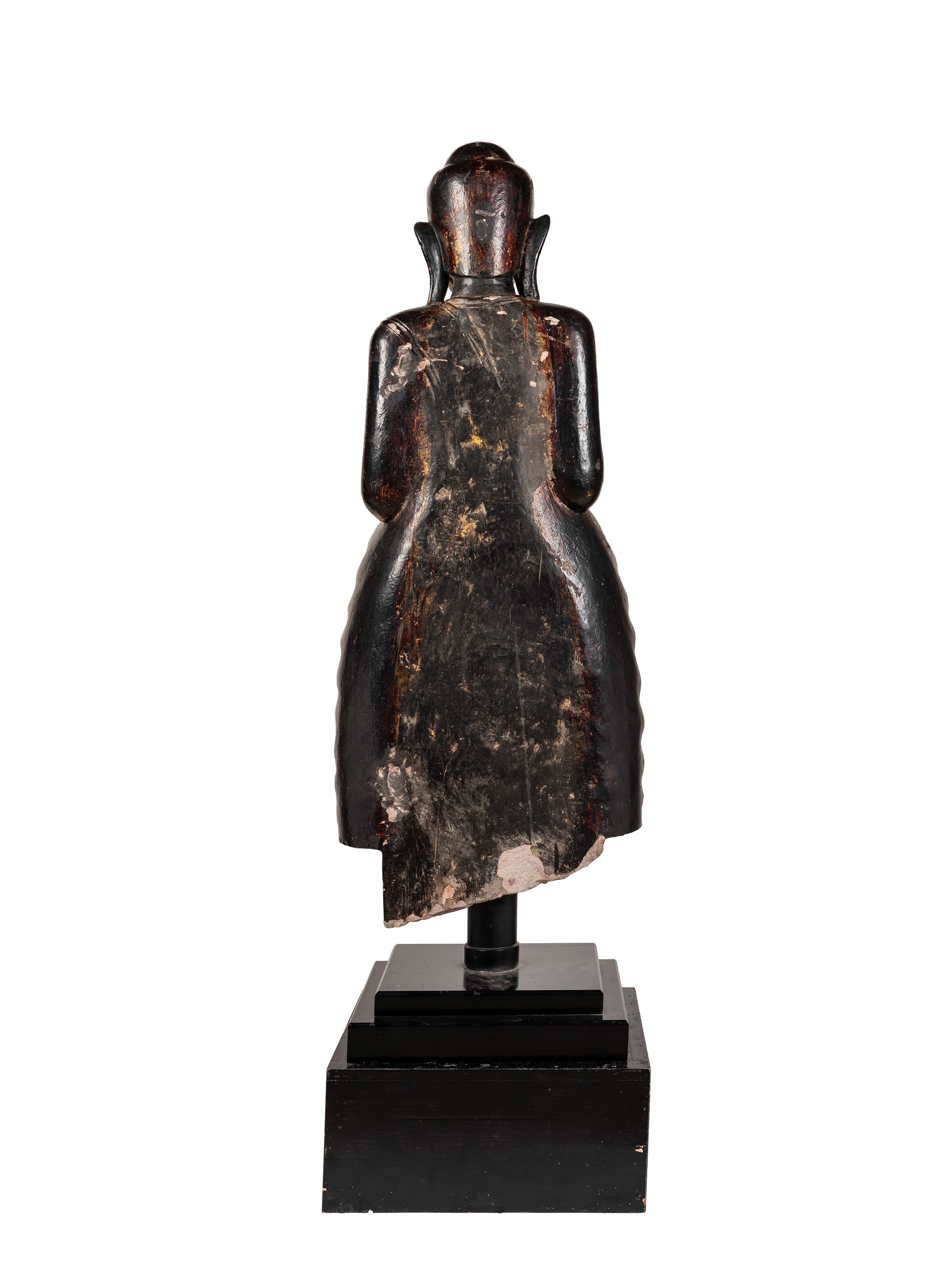 Thailandia, XIX secolo, Grande scultura in pietra laccata e dorata raffigurante Buddha