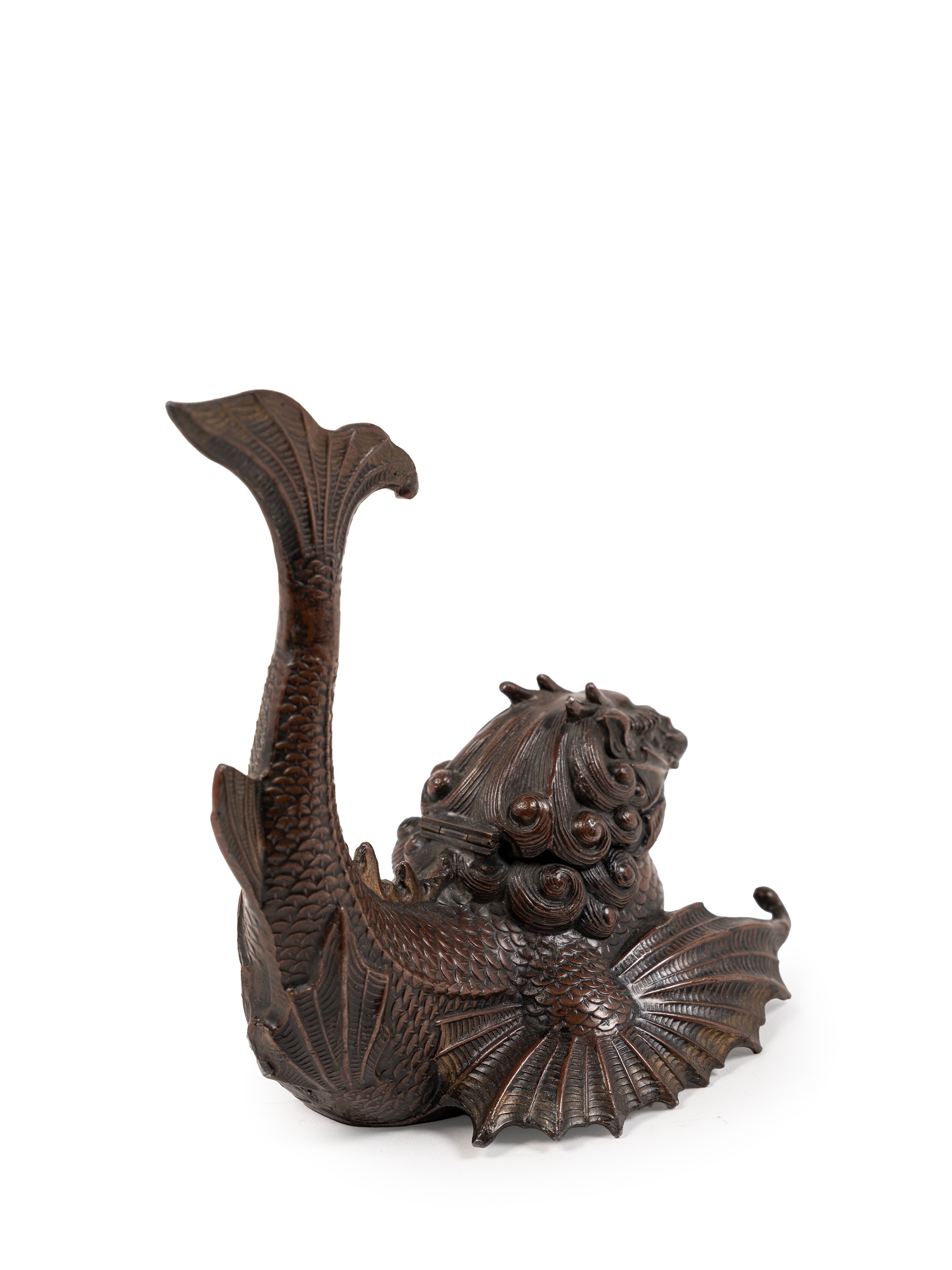 Giappone (periodo Meiji), Okimono in bronzo a forma di calamaio raffigurante un pesce drago